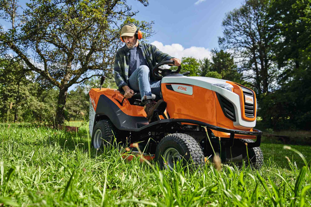 STIHL RT 5097 Aufsitzmäher – Komfort Rasentraktor mit 95 cm Schnittbreite für große Rasenflächen