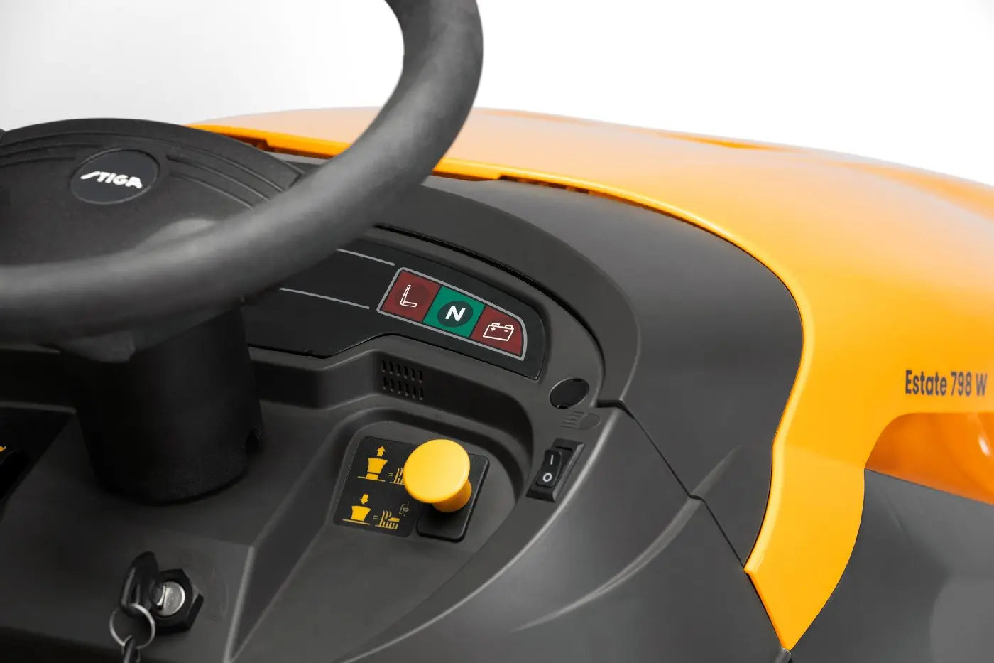 STIGA Estate 798 W Aufsitzmäher mit Honda Motor, Mulchkit, Anhängerkupplung & Batterieladegerät