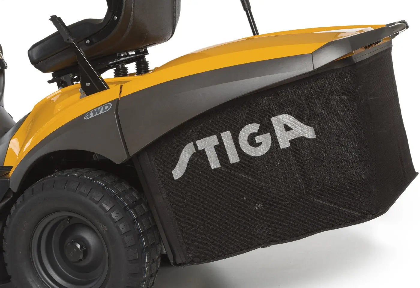 STIGA Estate 9102 WX Allrad-Rasentraktor inklusive Mulchkit, Anhängerkupplung und Batterieladegerät