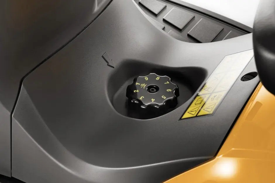 STIGA Estate 9122 WX Allrad-Rasentraktor – inklusive Mulchstopfen, Anhängerkupplung und Batterieladegerät für maximale Vielseitigkeit