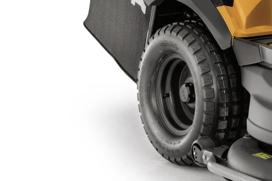 STIGA Estate 9122 WX Allrad-Rasentraktor – inklusive Mulchstopfen, Anhängerkupplung und Batterieladegerät für maximale Vielseitigkeit