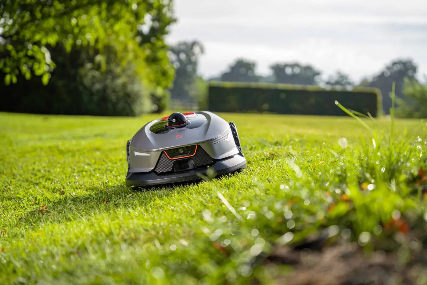 Sunseeker Elite X4 Kabelloser Mähroboter für mittelgroße Rasenflächen bis 1.200 m²