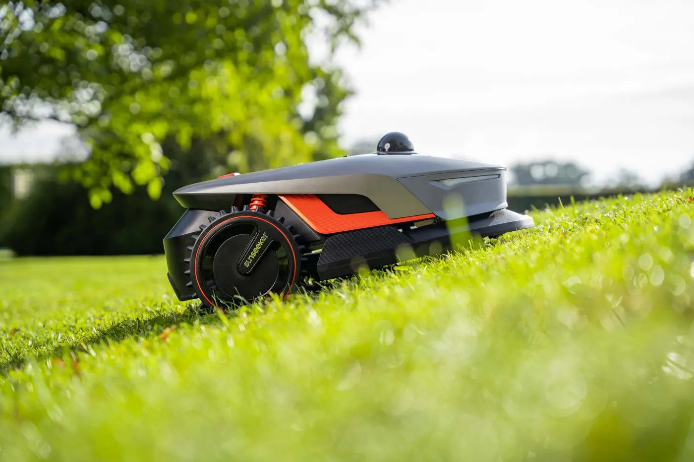 Sunseeker Elite X4 Kabelloser Mähroboter für mittelgroße Rasenflächen bis 1.200 m²