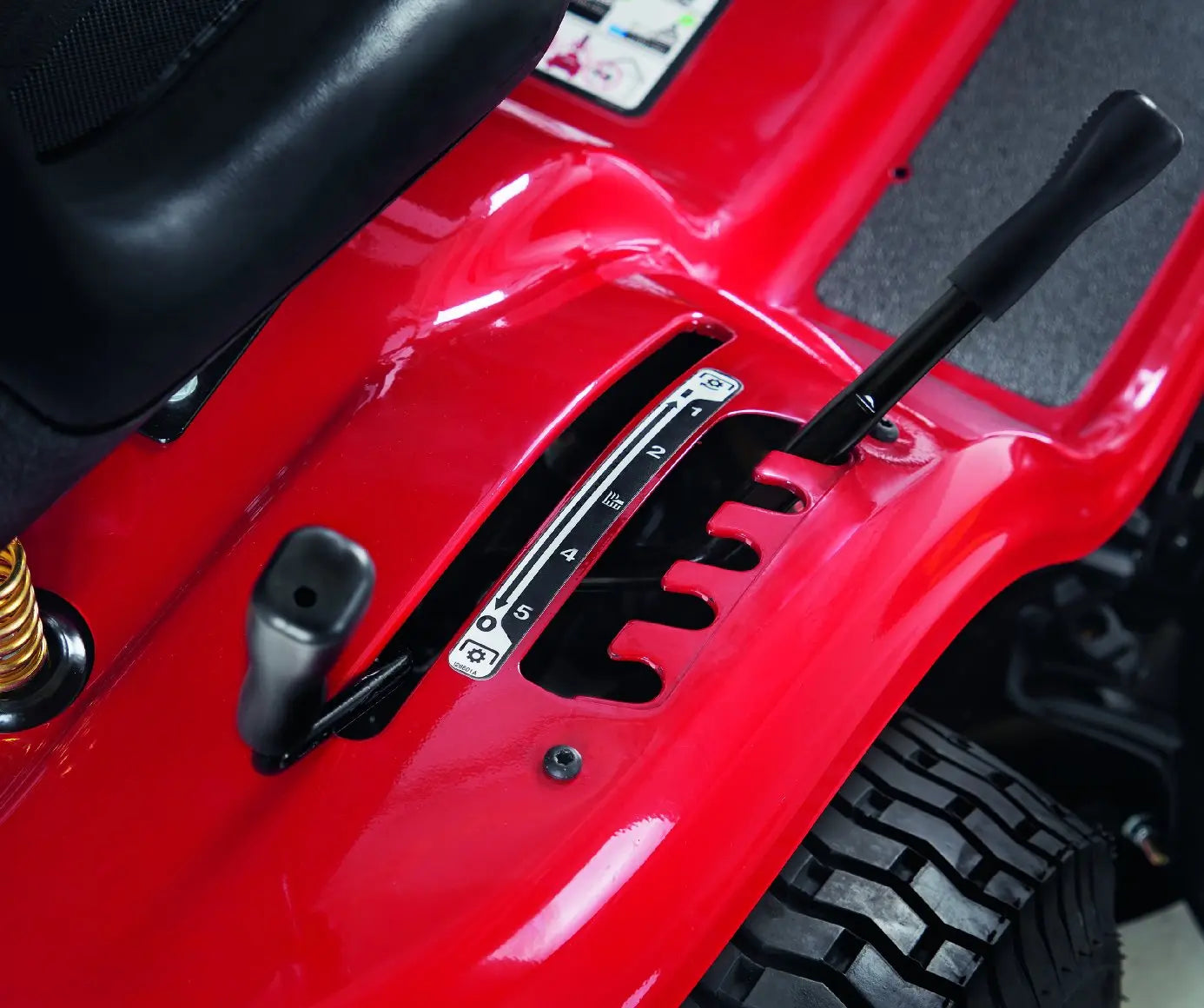 Troy-Bilt Pony 92T-R Select Rasentraktor – Vorführmodell inkl. Mulchkit 196-749A678 | Komfortabler Aufsitzmäher mit 92 cm Schnittbreite